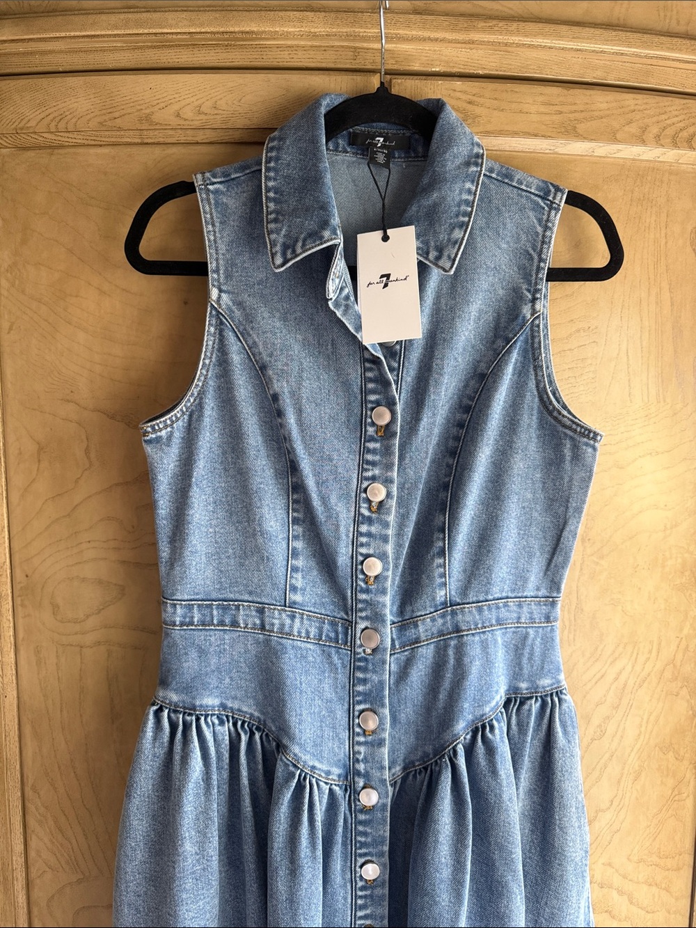 7 For All Mankind 🔥 button-front sleeveless denim midi dress in a medium wash. - Picture 5 of 9